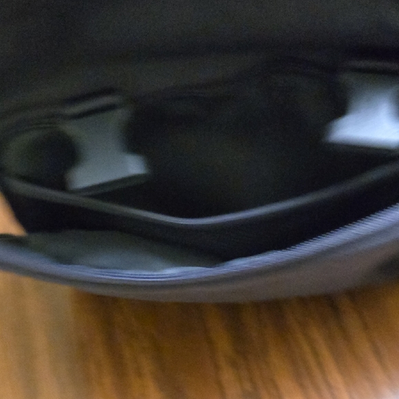 Lululemon toiletry bag - Picture 7 of 12